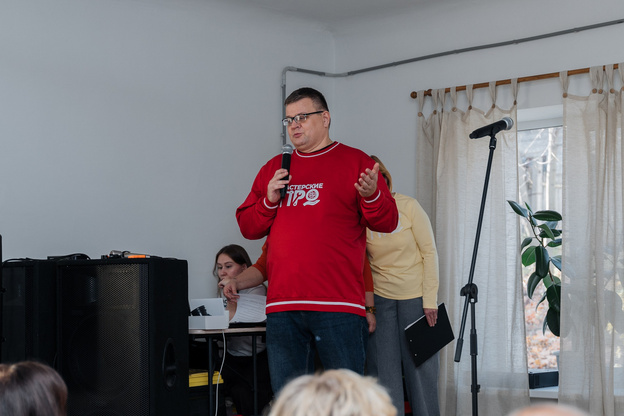 Как «заброшка» на Профсоюзной стала уютным домом для особенных людей: репортаж из «Мастерских ПРО»
