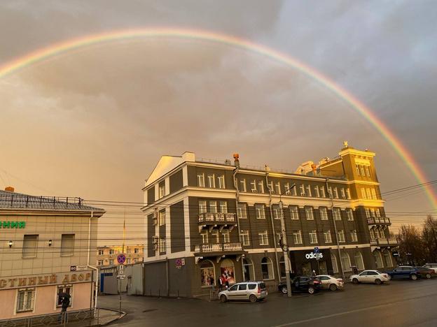 Жители Кирова делятся в соцсетях фотографиями потрясающей радуги над городом