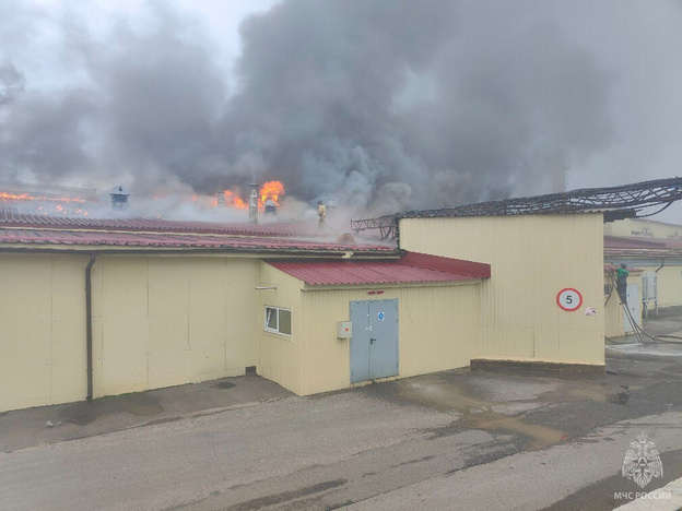 Огнеборцы спасли кондитерскую фабрику в Советске от крупного пожара