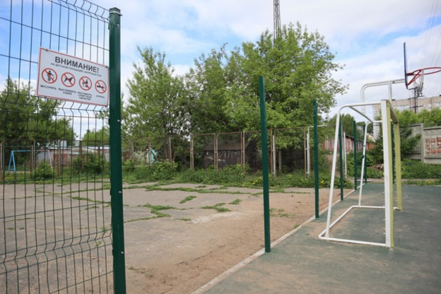 Кировчане жалуются на состояние спортплощадки, в которую они вкладывали деньги