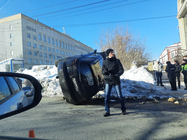 Последствия аварии с участием арт-объекта «Автомобиль» на Спасской (ФОТО)