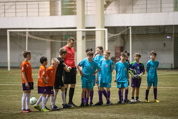 Юные кировчане сыграли в футбол со звездой шоу «Уральские пельмени»