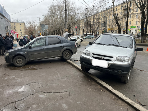 Известны подробности массового ДТП на Октябрьском проспекте