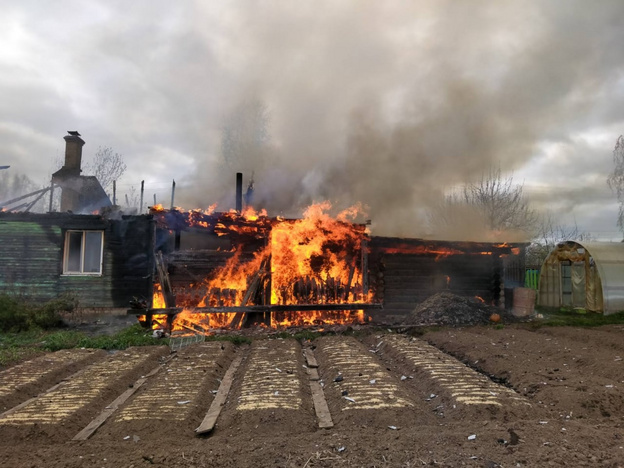 В Нагорске в результате пожара сгорели жилой дом и баня