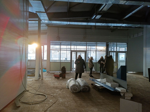 В Вятских Полянах продолжается монтаж модульного бассейна