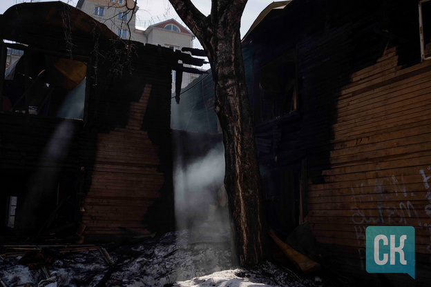 Фоторепортаж с места пожара на Володарского, 72а: что это был за дом и что от него осталось