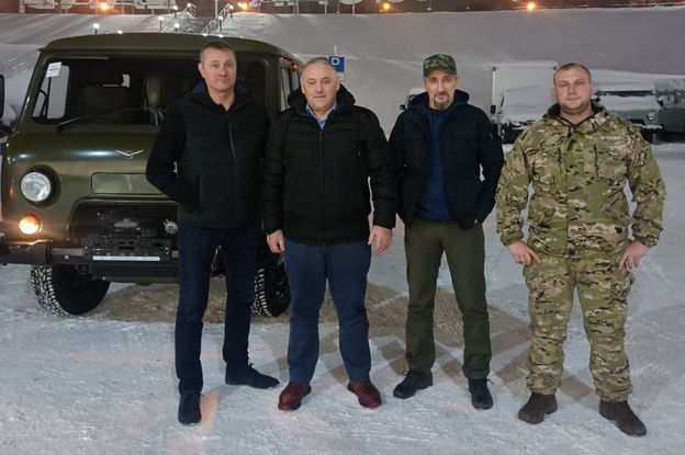 Кировским бойцам в зону СВО передали новый УАЗ и гуманитарную помощь