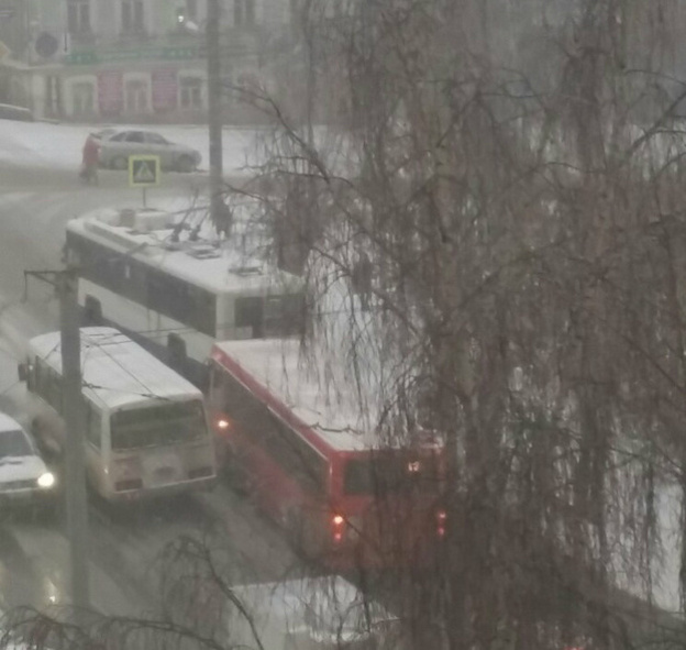 Аномальный ноябрь в Кировской области: температурные качели, ледяной дождь и затопленные мосты