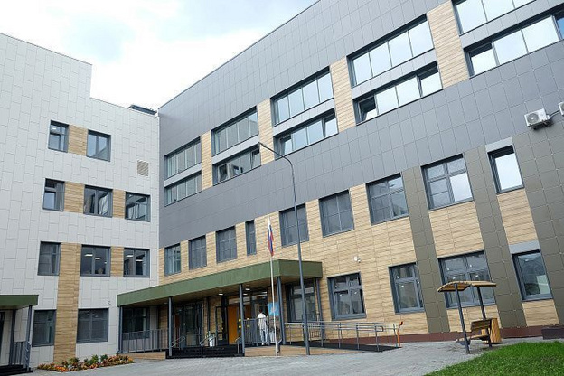 Детей из старого корпуса лицея в Кирове переведут в новые школы