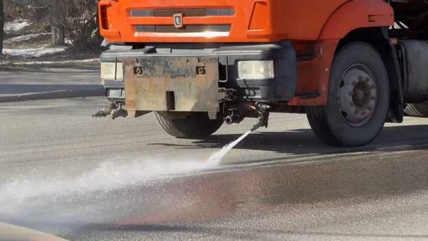 В Кирове начали мыть дороги