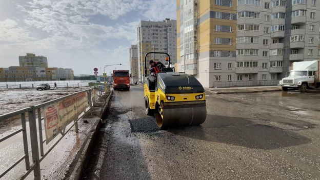 В Кирове начали ямочный ремонт горячим асфальтом