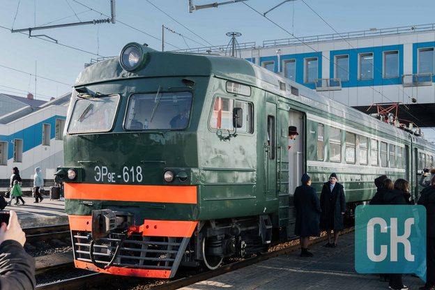 «Красная птица» расправила крылья: фоторепораж с первого рейса ретроэлектрички в Кирове