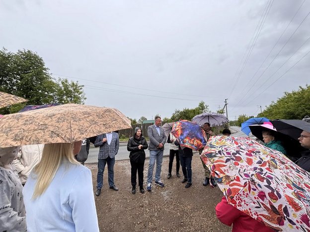 Жители слободы Санниковы обсудили благоустройство, дороги и вывоз мусора на встрече с администрацией
