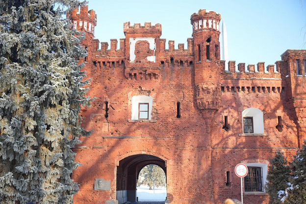 Делегация Кировской области возложила цветы к Вечному огню в Брестской крепости