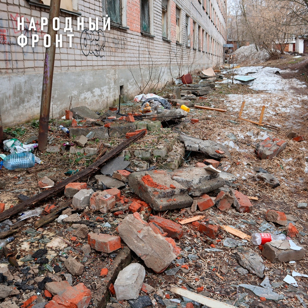 В Кирове подростки облюбовали заброшенный дом