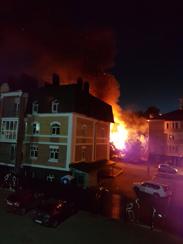 Ночью на улице Герцена сгорел очередной заброшенный дом