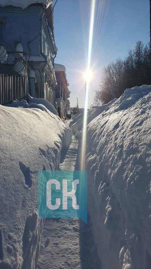 Знаменитые нолинские сугробы. Фоторепортаж из заснеженного города