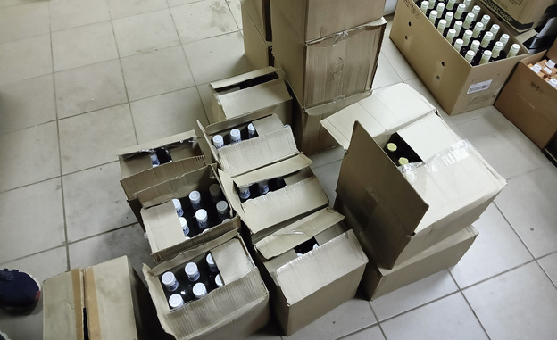 В Кирове задержали группу людей, незаконно продававших поддельный алкоголь