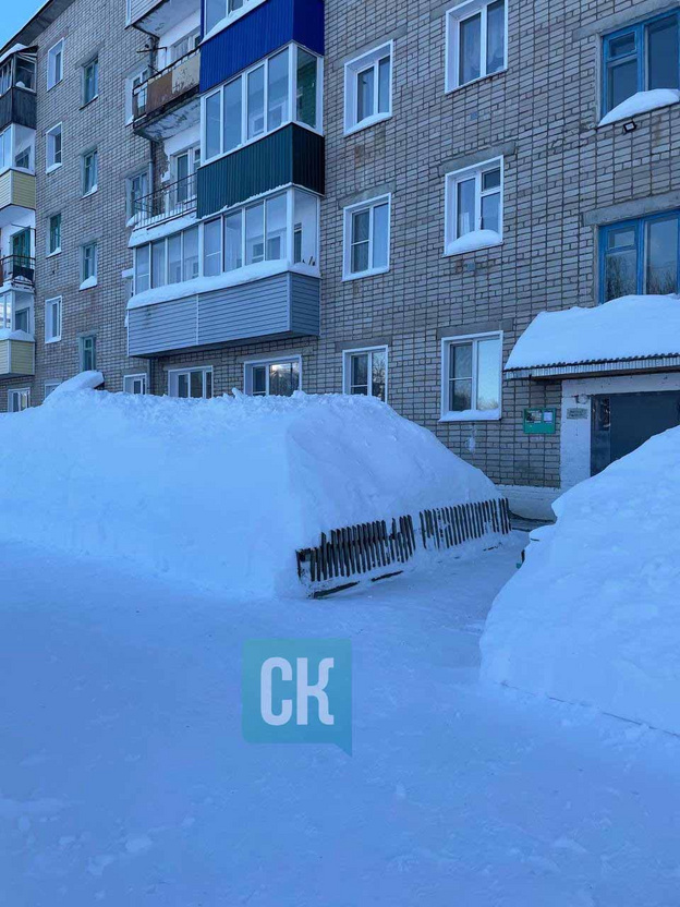 Знаменитые нолинские сугробы. Фоторепортаж из заснеженного города