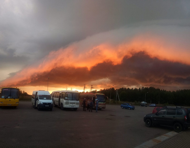 Кировчане сделали фото и видео необычного грозового облака