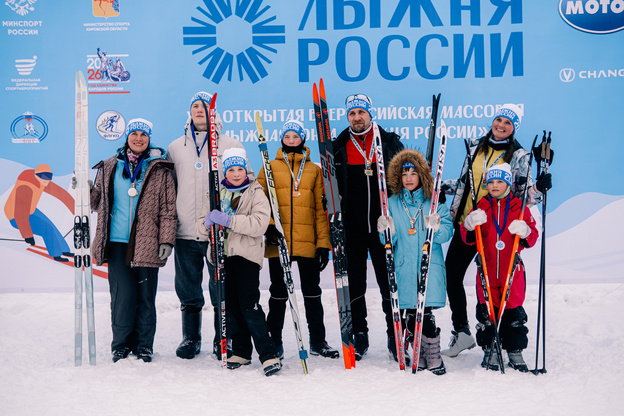 Кировская область встала на лыжи: более 10 000 участников стартовали на «Лыжне России»