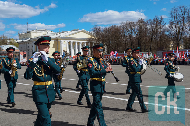 Торжественный парад на Театральной площади 9 мая. Фоторепортаж