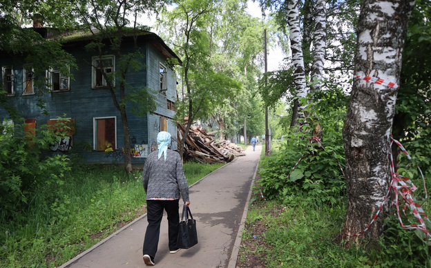 В Нововятске при сносе домов не огородили территорию. Жители беспокоятся за здоровье детей