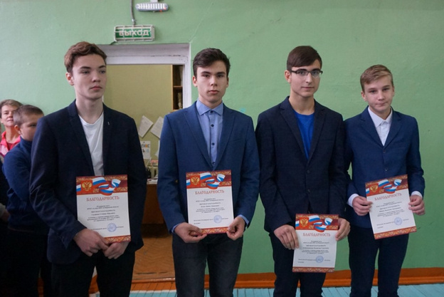 В Кировской области наградили школьников за помощь при пожаре