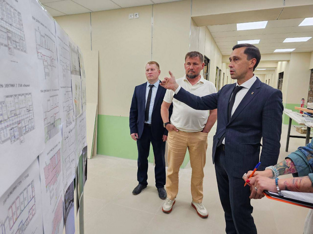 В Радужном продолжают ремонтировать детскую поликлинику