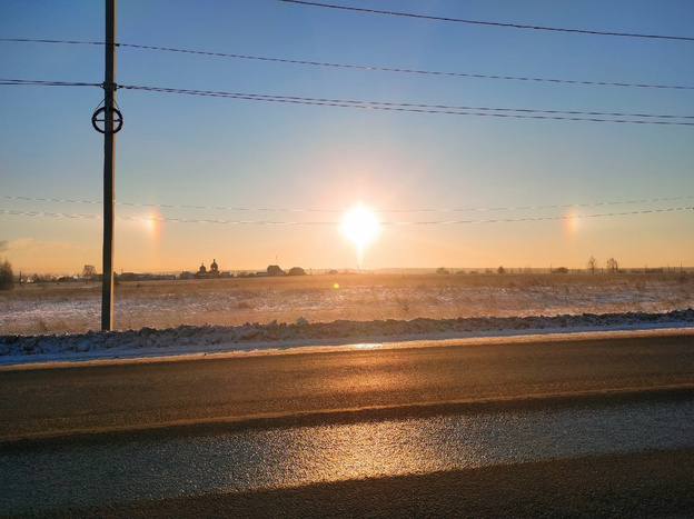 Жители Кировской области могли наблюдать три солнца сразу