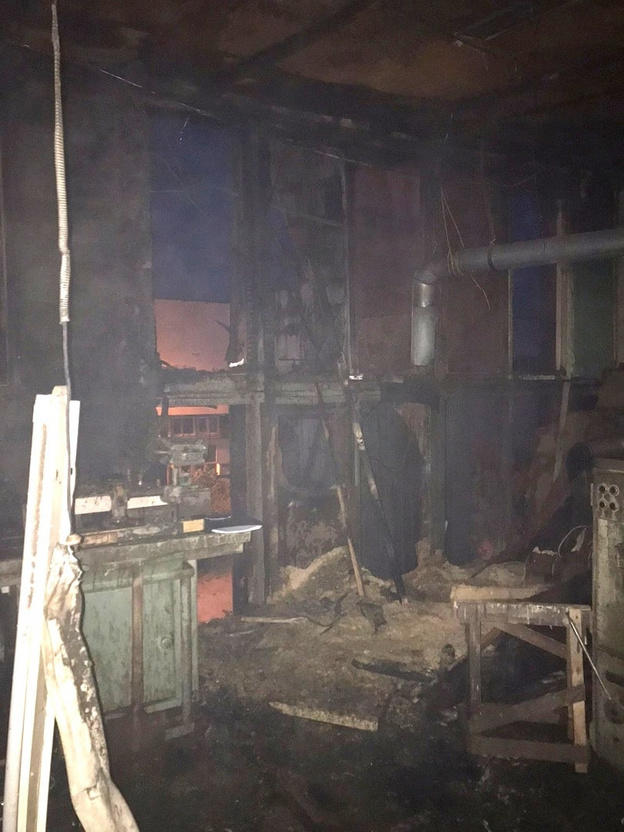 В производственном здании в Нововятске произошёл пожар