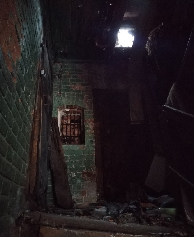 Дырявый старый дом. Кировчане восемь лет ждут переселения из аварийного дома на Орловской
