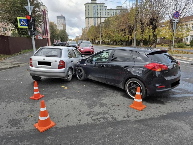 В Кирове на улице Ленина столкнулись две иномарки