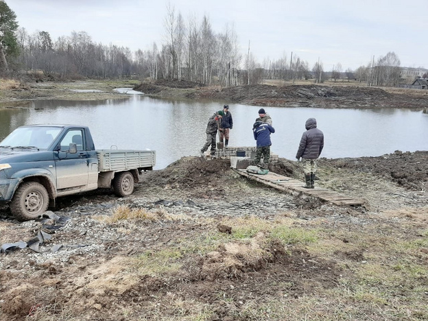 В Лебяжском районе местные жители сами расчистили и углубили деревенский пруд