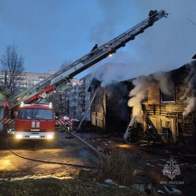Фоторепортаж с места пожара на Володарского, 72а: что это был за дом и что от него осталось