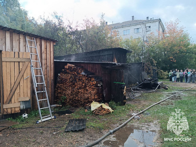 В Слободском из-за детской шалости сгорели хозпостройки