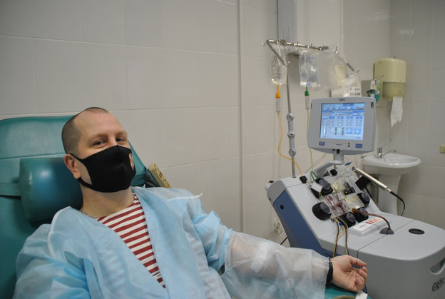 Сотрудник кировской Росгвардии стал донором для женщины, больной лейкозом