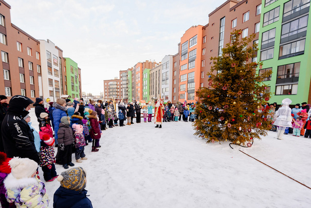 Горки, каток и живая ёлка: жилой комплекс ZNAK подготовился к встрече Нового года