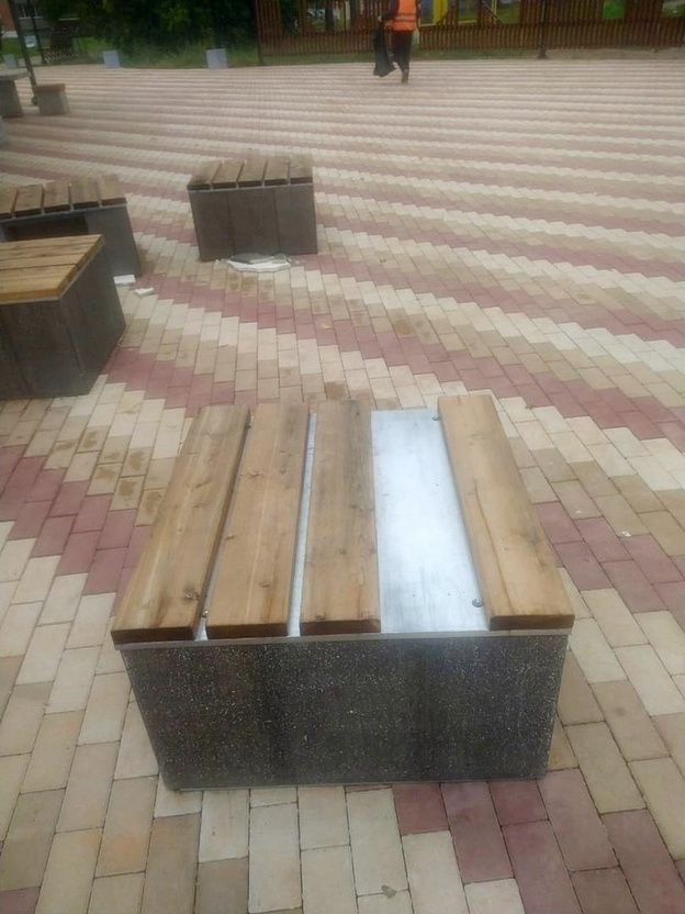 Вандалы устроили погром в парке «Южный» в Кирово-Чепецке