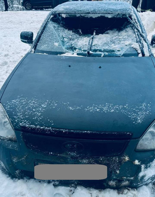 В Свечинском районе «Приора» опрокинулась