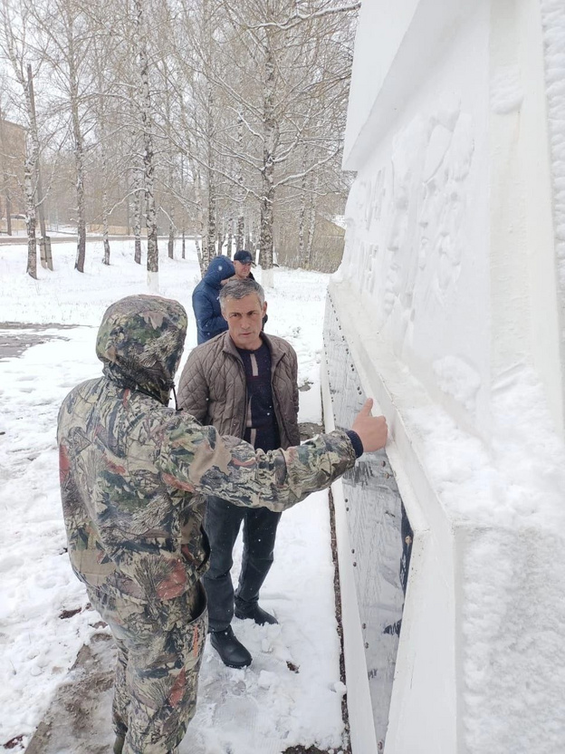 В Слободском начали ремонтировать памятник первомайцам - участникам Великой Отечественной войны