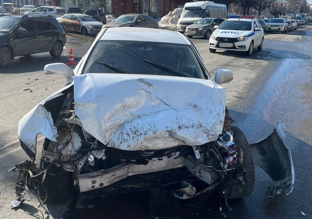 На улице Воровского в Кирове столкнулись две иномарки