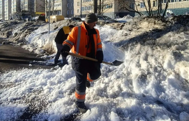 В Кирове снег ворошат 51 машина и 59 рабочих