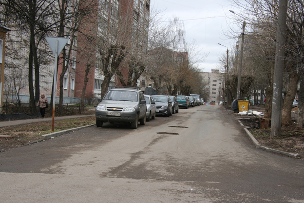«На каждой улице мы выявляем дефекты». В Кирове проверяют дороги, отремонтированные в 2017 году