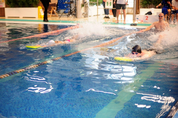 «Море Парк» организовал соревнования по плаванию среди организаций