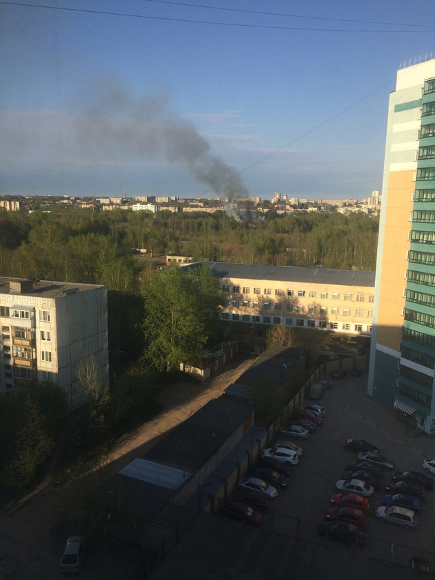 В Кирове горит заброшенное здание КВАТУ