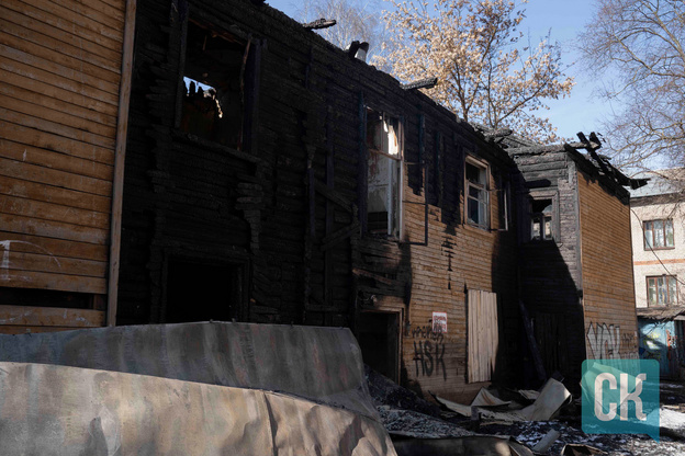 Фоторепортаж с места пожара на Володарского, 72а: что это был за дом и что от него осталось