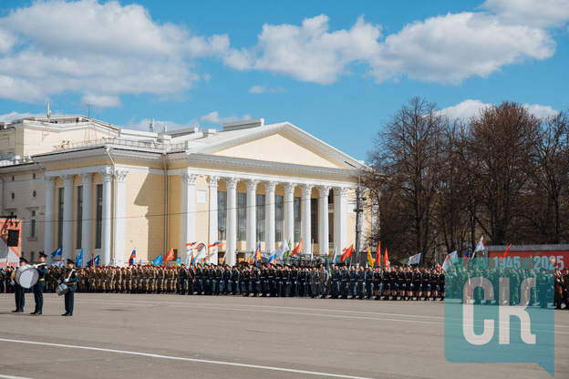 Торжественный парад на Театральной площади 9 мая. Фоторепортаж
