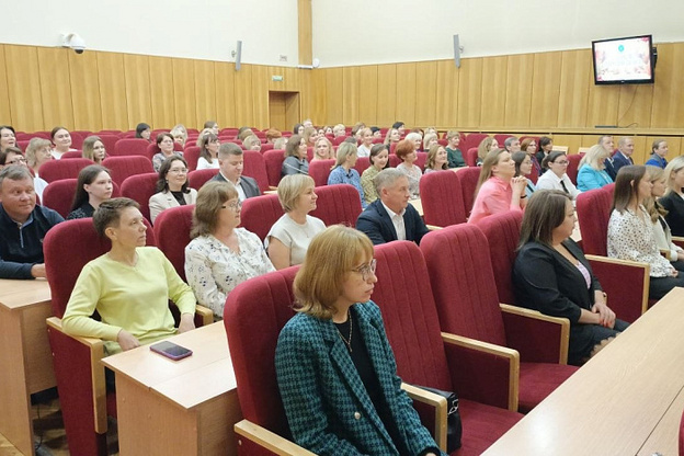 Работников финансовой сферы Кировской области поздравили