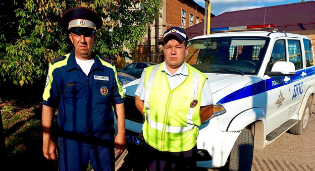 В Малмыжском районе сотрудники ДПС помогли автомобилистке заменить колесо